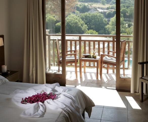 מלון ספא השוכן על מעיינות מרפא טבעיים בהרי הטרודוס שבקפריסין מארח ריטריט ניקוי ואיזון הגוף עם אומינה