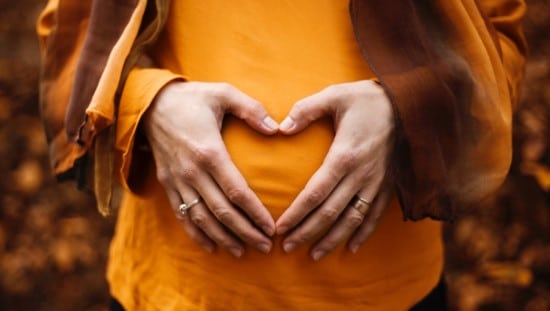 אומגה 3 - חשובה לתקינות ההריון ולהתפתחות העובר. צילום: unsplash