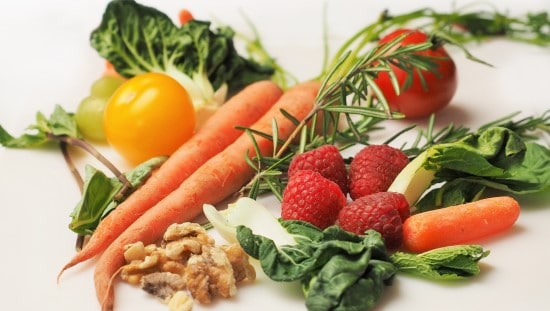 ירקות, פירות ואגוזים יכולים לסייע. צילום: pixabay