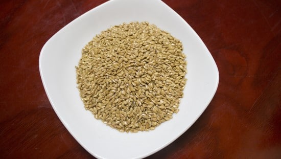 זרעי פשתן. זו בחירה טובה לשלב אותם בתזונה. צילום: pixabay