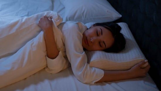 צום צירקדי מסייע גם לשינה טובה ואיכותית החיונית לבריאותנו. צילום: pexels