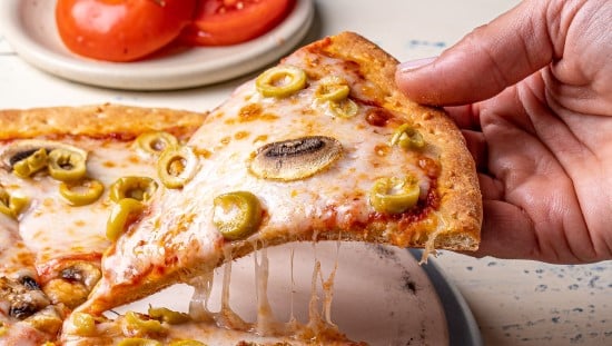 פיצה דלת פחמימות מכילה 70% פחות פחמימות ו-30% יותר חלבונים. צילום: לירן מימון
