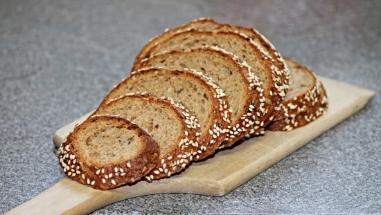 לחם מלא מתפרק במהירות לסוכר. צילום: pixabay