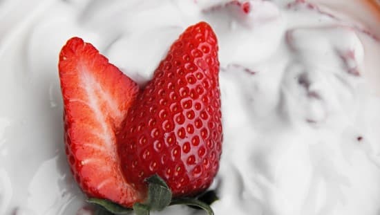 נוותר על תותים בשמנת? צילום: pixabay