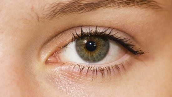 העור סביב העיניים זקוק ליחס מיוחד. צילום: pixabay