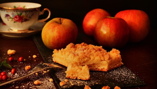 מרשה לעצמה להתפנק לפעמים בעוגת תפוחי עץ. צילום: pixabay
