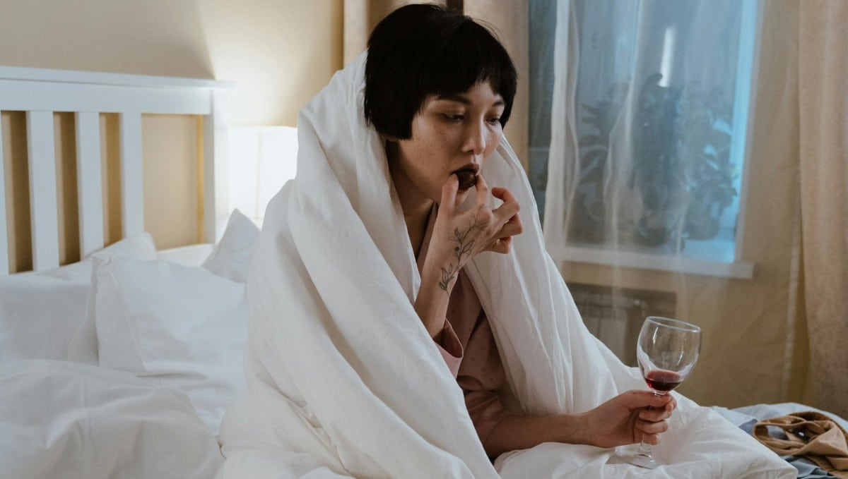 מומלץ להימנע מצריכת שוקולד ואלכוהול בעת נטילת תרופות נגד דיכאון. צילום: pexels