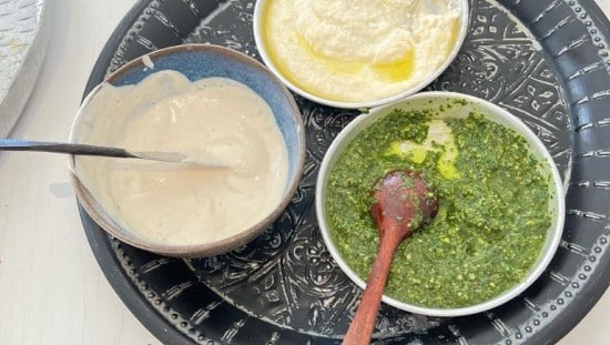 צ'אטני פסטו ועוד ממרחים טובים. צילום: מיכל לנרט, מתוך אוסף צילומי הספר רב המכר "חמש עונות במטבח-בישול טבעוני ברוח הזן"