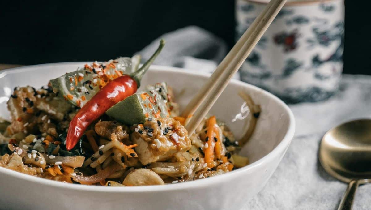 אוהבת אוכל אסיאתי. צילום: Pexels