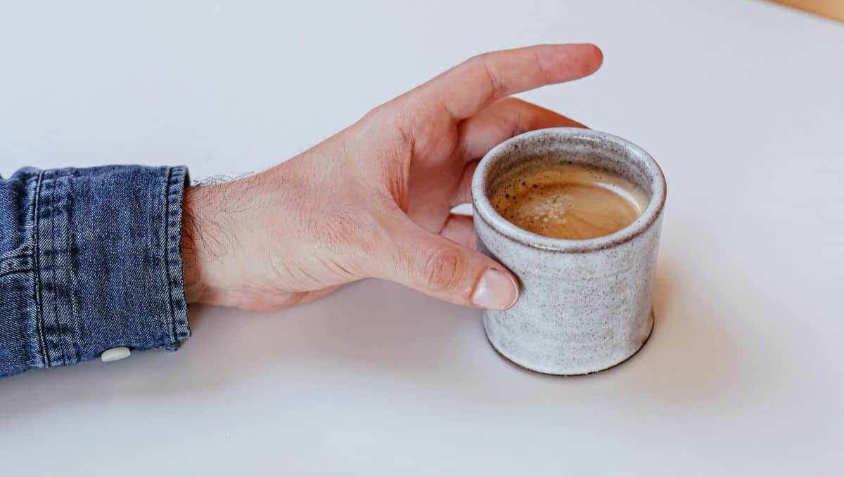 לא מוותר על קפה – תומך בערנות ובתפקוד קוגניטיבי. צילום: Pexels